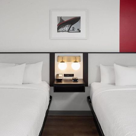 Отель Ramada By Wyndham Милуоки Экстерьер фото